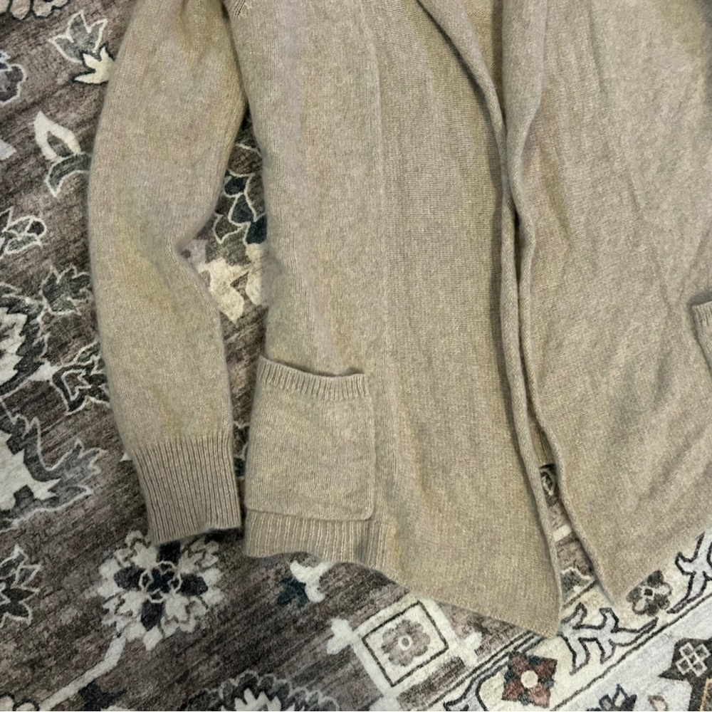 Banana Republic tan Heritage 100% Cashmere Cardigan with pockets - Picture 4 of 5